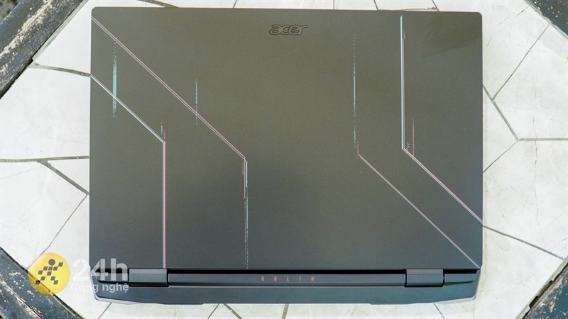 Từ lần đầu tiên xem qua thiết kế của Acer Nitro 5 Tiger AN515 58 773Y thì mình đã thấy khá ấn tượng với chiếc laptop này.