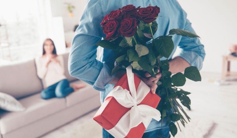 Gợi ý quà Valentine cho vợ yêu bất ngờ, ý nghĩa, lãng mạn 2024