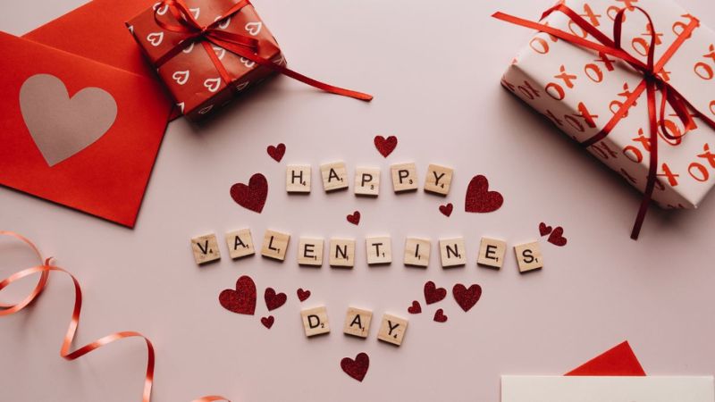 Vì sao cần tặng quà Valentine cho bạn gái