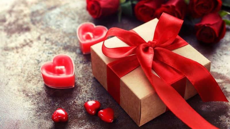 Cách chọn quà Valentine cho bạn gái