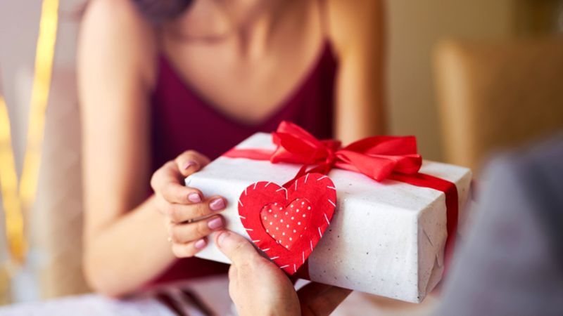 Valentine trắng ai tặng quà cho ai?