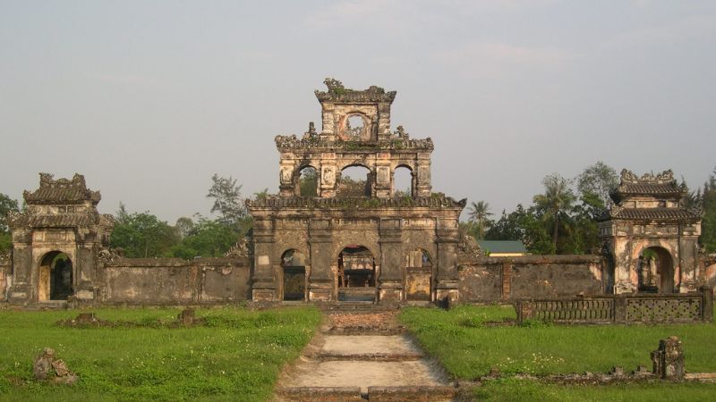 Du ngoạn ngày xuân, ngắm lăng tẩm ở Huế cực thơ