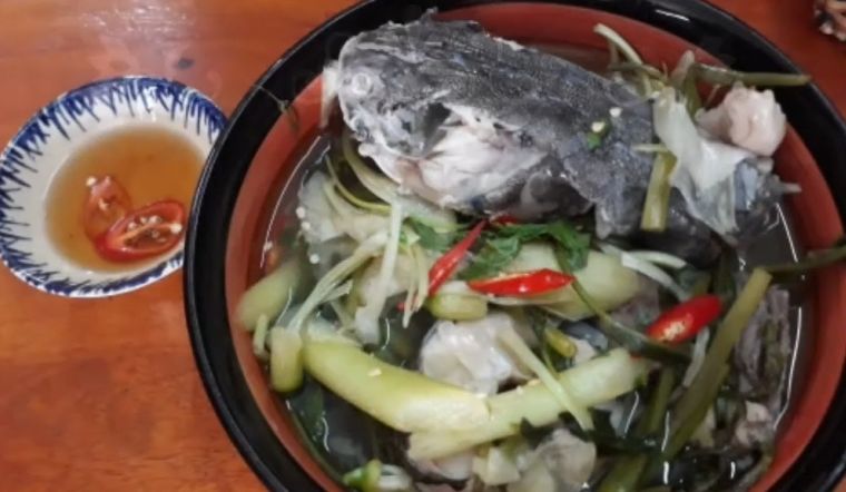 Công thức làm canh chua cá úc dọc mùng thơm ngon, dễ làm tại nhà