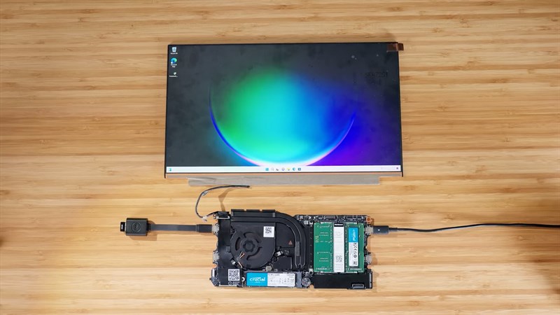 Màn hình chính 15 inch được kết nối với bo mạch chủ Màn hình chính 15 inch được kết nối với bo mạch chủ