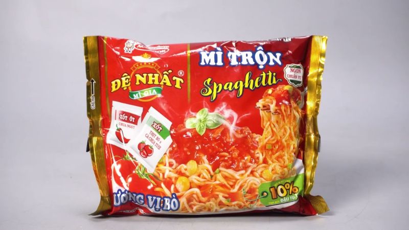 Mì trộn Spaghetti Đệ Nhất được thiết kế với tông màu đỏ đặc trưng