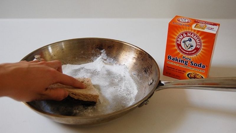 Cách thực hiện khi sử dụng bột baking soda cọ xoong