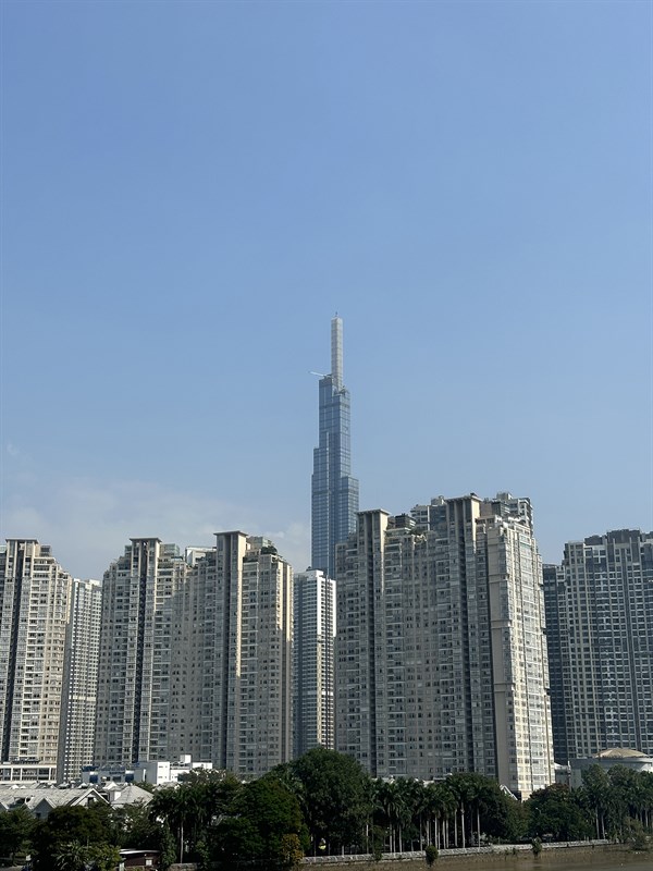 Khi mình zoom 2x vào tòa Landmark 81 thì mình vẫn có thể thấy rất rõ từng chi tiết của nó.