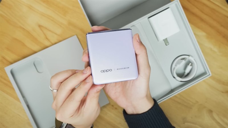 OPPO Find N2 Flip sở hữu RAM 8 GB và 256 GB bộ nhớ trong