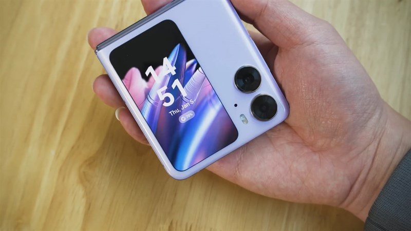OPPO Find N2 Flip được trang bị camera kép và chip MariSilicon X
