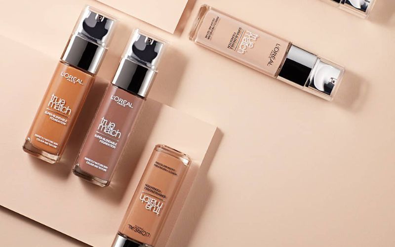 Kem nền L’Oreal rất lâu trôi và có khả năng che phủ khuyết điểm hiệu quả