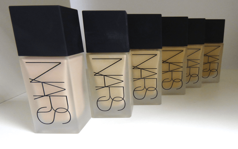 Kem nền Nars All Day Luminous Weightless Foundation