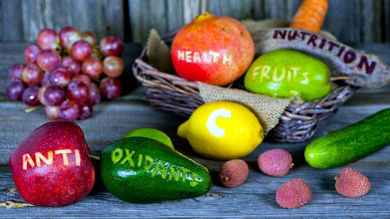 Vitamin E và vitamin C có nhiều trong các loại trái cây