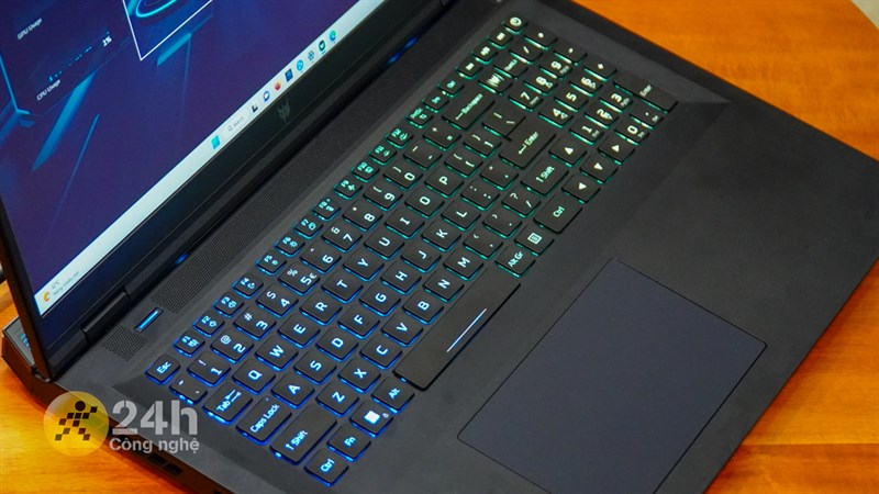 Bàn phím của Acer Predator Helios 18 có đèn nền RGB từng phím cực bắt mắt với đèn Mini LED Mini sáng hơn. Bàn phím của Acer Predator Helios 18 có đèn nền RGB từng phím cực bắt mắt với đèn Mini LED Mini sáng hơn.