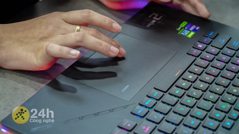 Trên tay ASUS ROG STRIX Scar 16