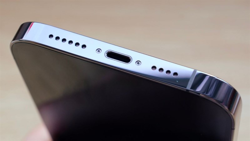 Tóm lại người dùng và Apple đều sẽ có lợi khi iPhone được trang bị Type-C. Nguồn: hardwarezone.com.sg