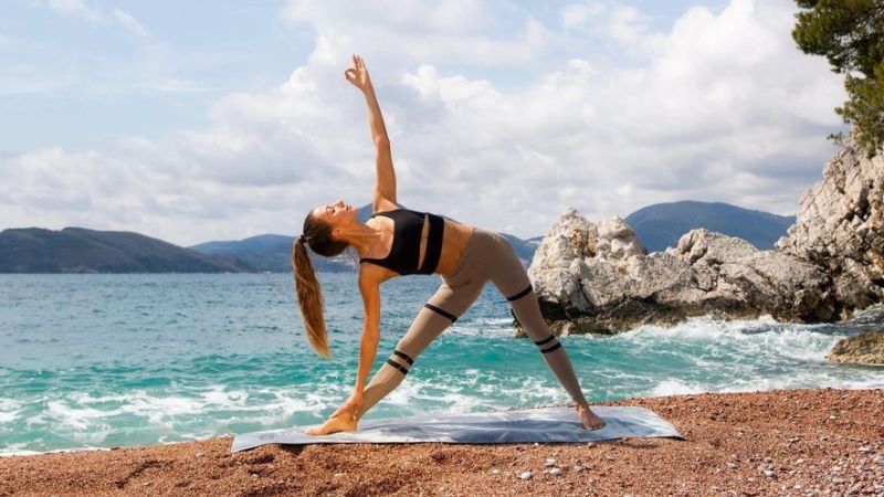 Tư thế tam giác (Triangle Pose - Trikonasana)