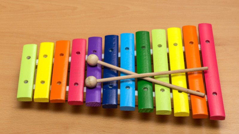 Đàn Xylophone là một trong những dụng cụ trị liệu cho trẻ tự kỷ