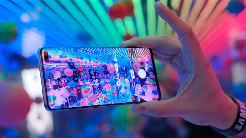 Màn hình AMOLED đã được trang bị trên điện thoại tầm giá 6 triệu Màn hình AMOLED đã được trang bị trên điện thoại tầm giá 6 triệu