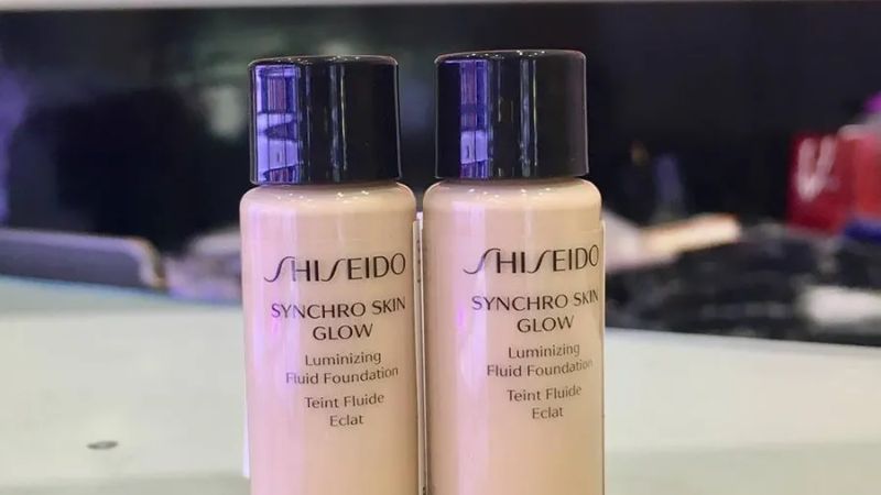 Kem nền dòng Shiseido Synchro Skin Glow Luminizing Fluid Foundation