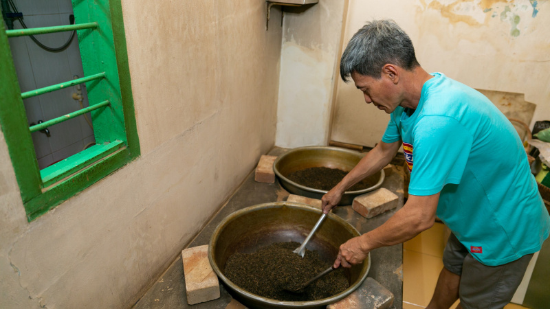 Tại quán trà của chú Quách Huê, trà lài được biết đến với công thức ướp hương gia truyền độc đáo
