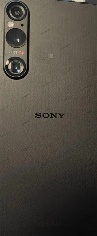 Ảnh chụp thực tế của một thiết bị được cho là của Sony Xperia 1 V