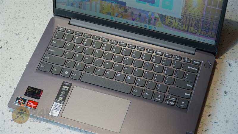 Khu vực bàn phím của Lenovo IdeaPad Slim 3.