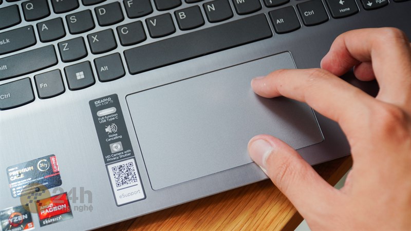 Mình cũng khá hài lòng về trải nghiệm trên TouchPad của Lenovo IdeaPad Slim 3.