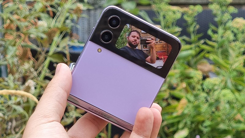 Chiếc màn hình phụ nhỏ bé có thể được cải tiến thêm về kích thước trên Galaxy Z Flip7 Chiếc màn hình phụ nhỏ bé có thể được cải tiến thêm về kích thước trên Galaxy Z Flip7