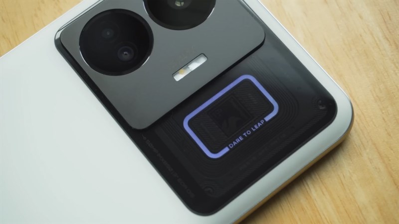 realme GT Neo7 hứa hẹn sẽ có thiết kế dải LED trẻ trung, đẹp mắt hơn