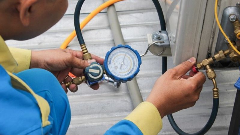 Sử dụng đồng hồ kiểm tra gas máy lạnh