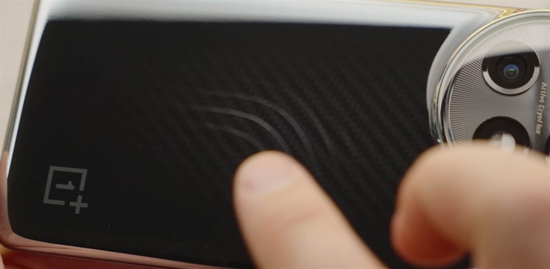 [MWC2023] Trên tay OnePlus 11 Concept: Điện thoại đầu tiên có tản nhiệt lỏng giống PC