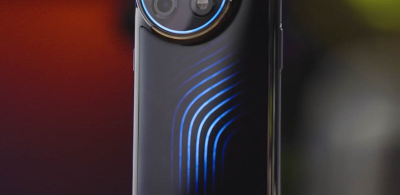 [MWC2023] Trên tay OnePlus 11 Concept: Điện thoại đầu tiên có tản nhiệt lỏng giống PC