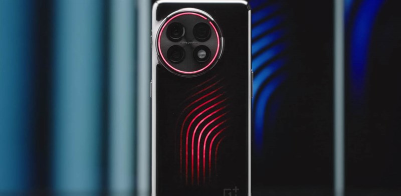[MWC2023] Trên tay OnePlus 11 Concept: Điện thoại đầu tiên có tản nhiệt lỏng giống PC
