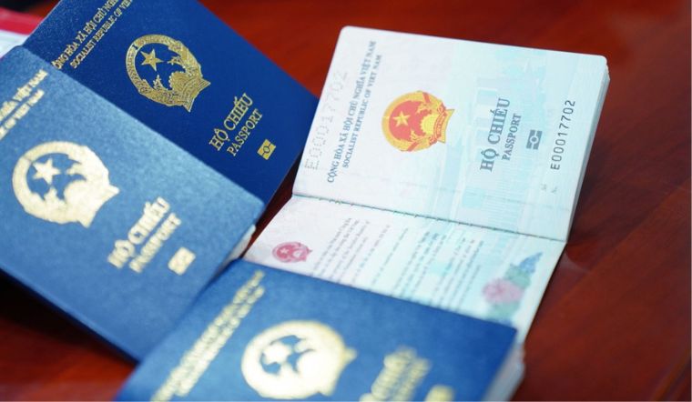 Hộ chiếu gắn chip điện tử: Từ 1/3 cấp hộ chiếu phổ thông mới