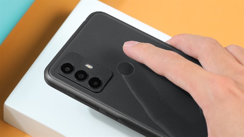 Vẻ đẹp của TCL 305 đã 'đánh bại' nhiều đối thủ cùng phân khúc