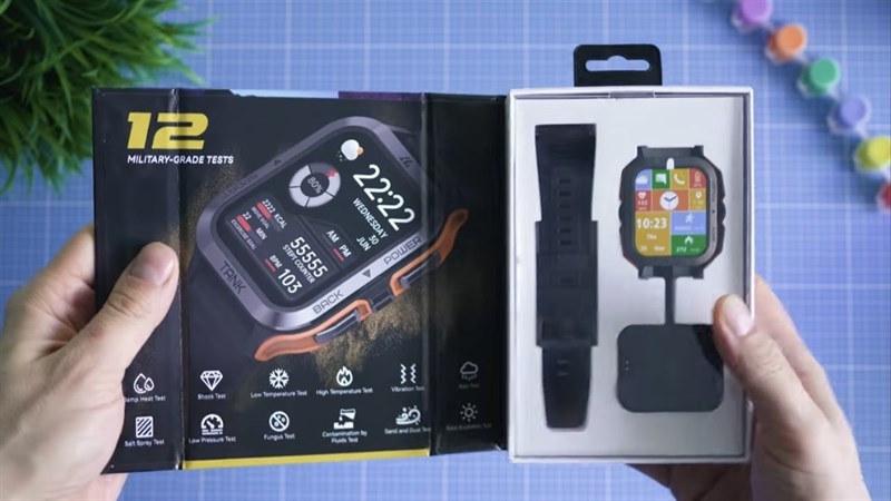 Bên trong hộp bao gồm KOSPET TANK M2 cùng các phụ kiện là cáp sạc, hướng dẫn sử dụng và miếng dán màn hình.