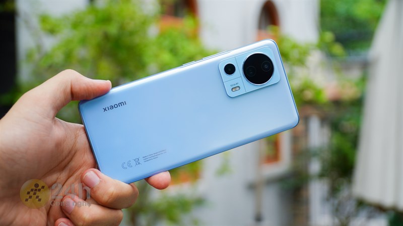 Xiaomi 13 Lite thiết kế gọn nhẹ, cho cảm giác cầm nắm khá thoải mái Xiaomi 13 Lite thiết kế gọn nhẹ, cho cảm giác cầm nắm khá thoải mái