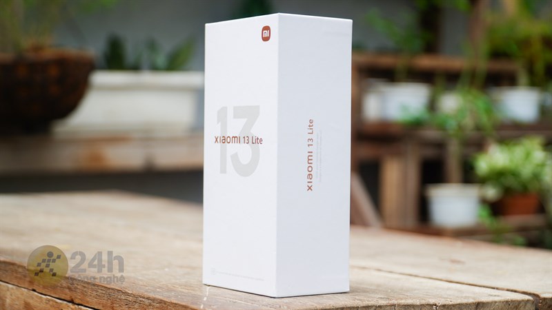 Hộp đựng của Xiaomi 13 Lite có thiết kế đơn giản với màu trắng làm chủ đạo Hộp đựng của Xiaomi 13 Lite có thiết kế đơn giản với màu trắng làm chủ đạo