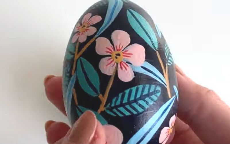 Trứng Phục Sinh được trang trí bằng sơn