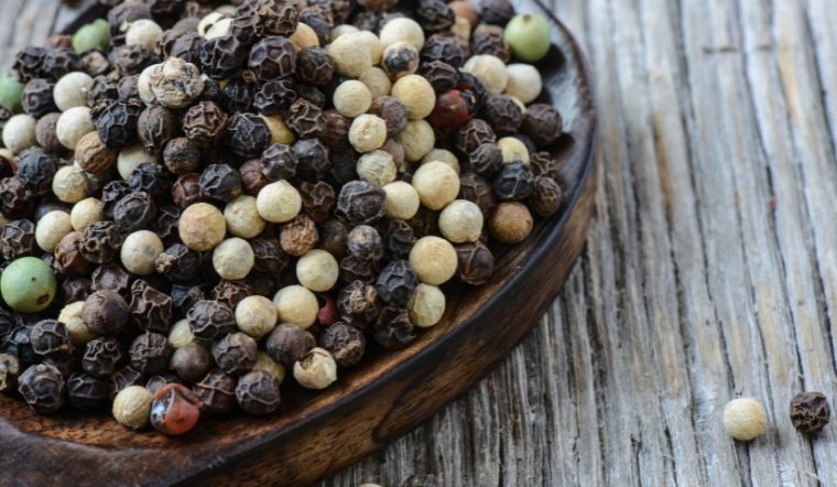 Giá tiêu hôm nay 2/3/2023: Giá tiêu tiếp tục giảm 500 - 1.000 đồng/kg