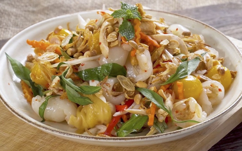 How to make delicious rambutan chicken salad that anyone can make