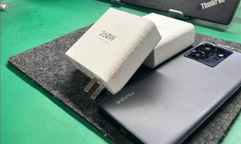 Ảnh chụp được cho là bộ sạc nhanh 260 W của Infinix