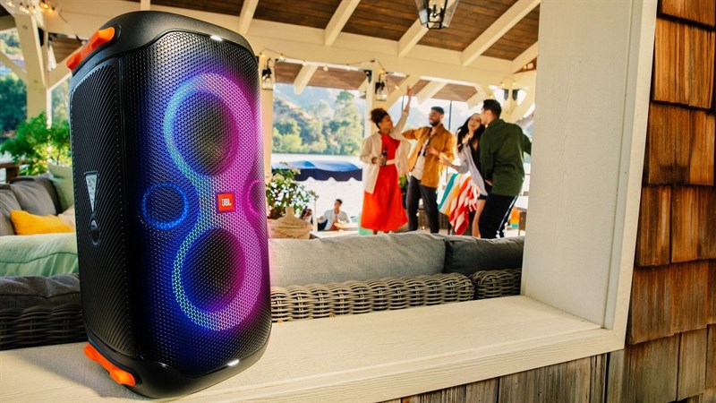 JBL Partybox 110: Phiên bản ‘giá rẻ’ của JBL Partybox 310, chất lượng vẫn thế