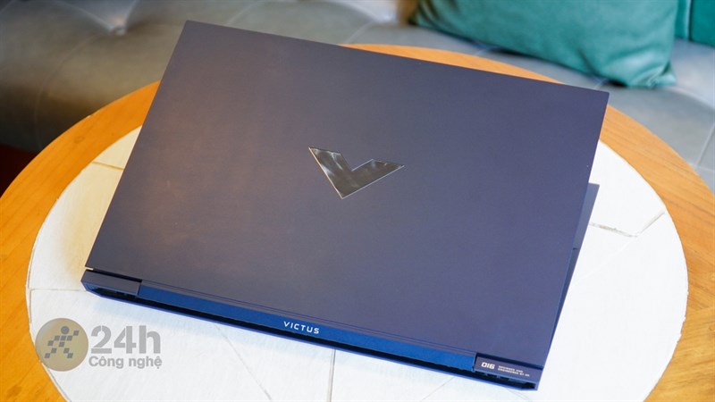 HP VICTUS 16 E1102AX sở hữu một vẻ ngoài thanh lịch, đầy nam tính