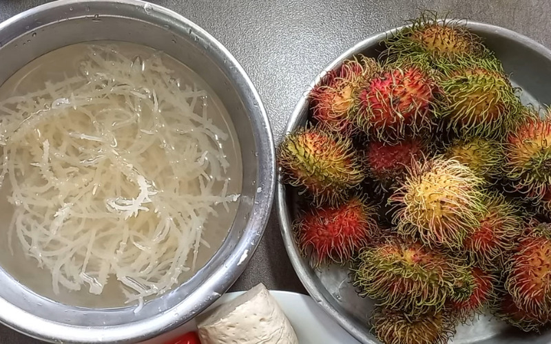 Nguyên liệu làm gỏi rong sụn chôm chôm