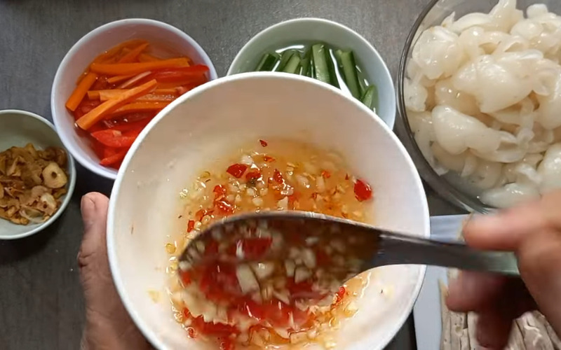 Làm nước trộn gỏi