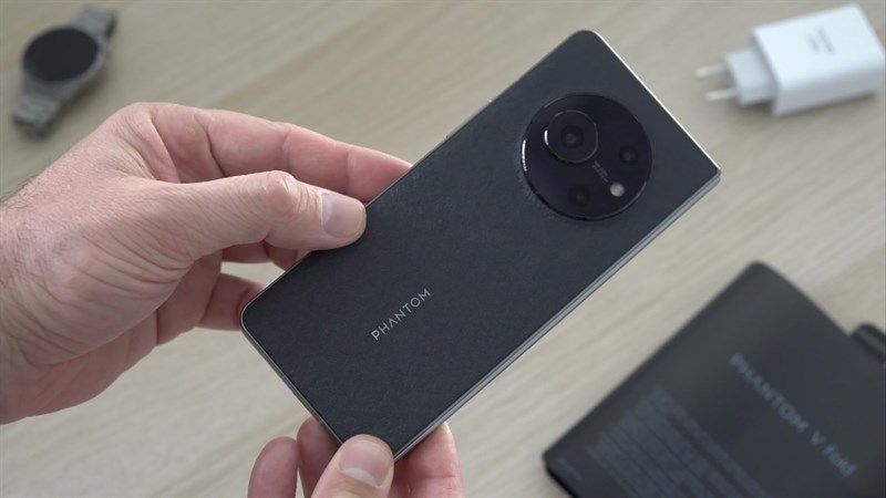 Tecno Phantom V Fold được trang bị hệ thống camera với thông số tốt. Tecno Phantom V Fold được trang bị hệ thống camera với thông số tốt.