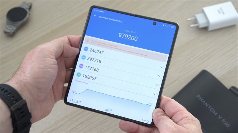 Tecno Phantom V Fold được cung cấp sức mạnh từ con chip MediaTek Dimensity 9000+. Tecno Phantom V Fold được cung cấp sức mạnh từ con chip MediaTek Dimensity 9000+.