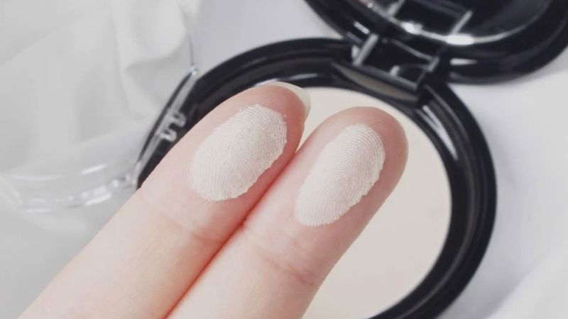 Ưu điểm, nhược điểm phấn phủ Blur Powder Pact của Eglips