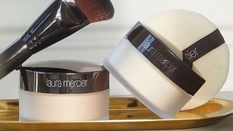 Về bao bì, thiết kế của phấn phủ Laura Mercier Loose Setting Powder